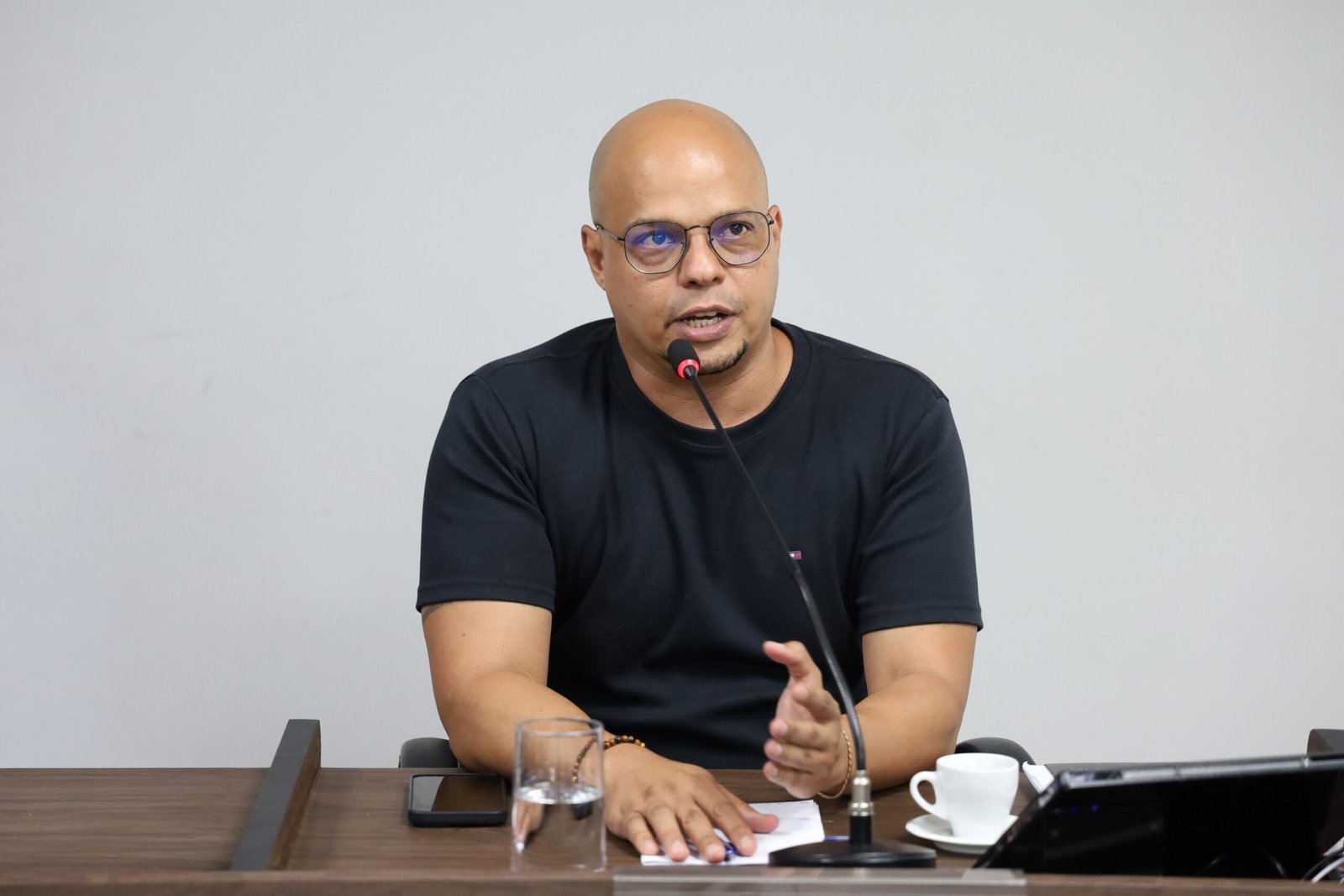 Renan de Angelo pede informações sobre falta de higiene em escolas estaduais de Americana