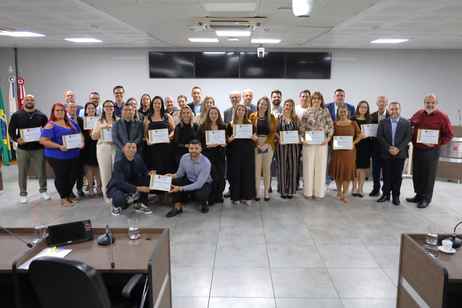 Medalha de mérito “Profissionais da Saúde” 2026 é entregue pela Câmara em sessão solene