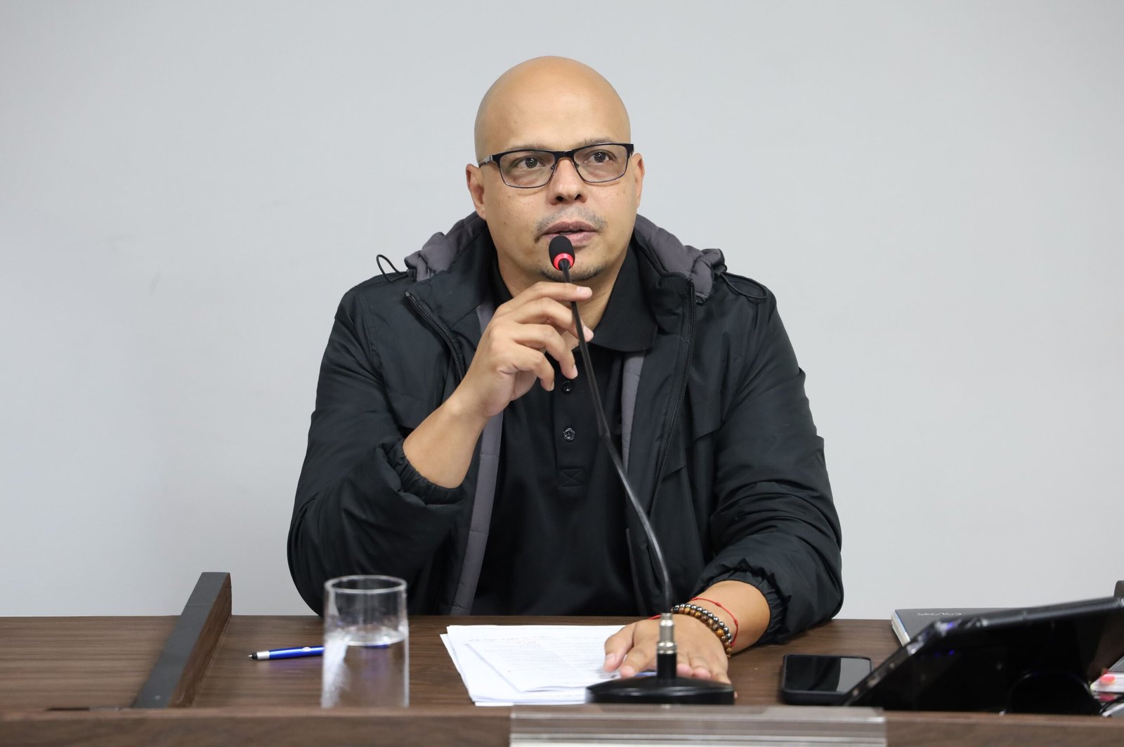 Renan de Angelo pede informações sobre fiscalização de instituições de longa permanência para idosos