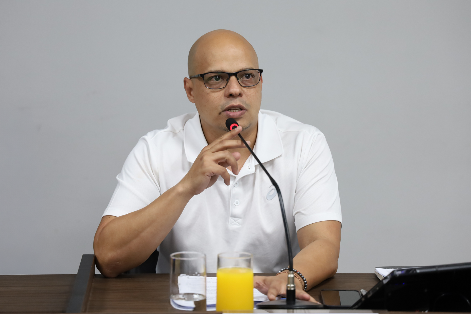Renan de Angelo cobra transparência sobre fila de ultrassons e busca soluções para reduzir fila de espera por exames