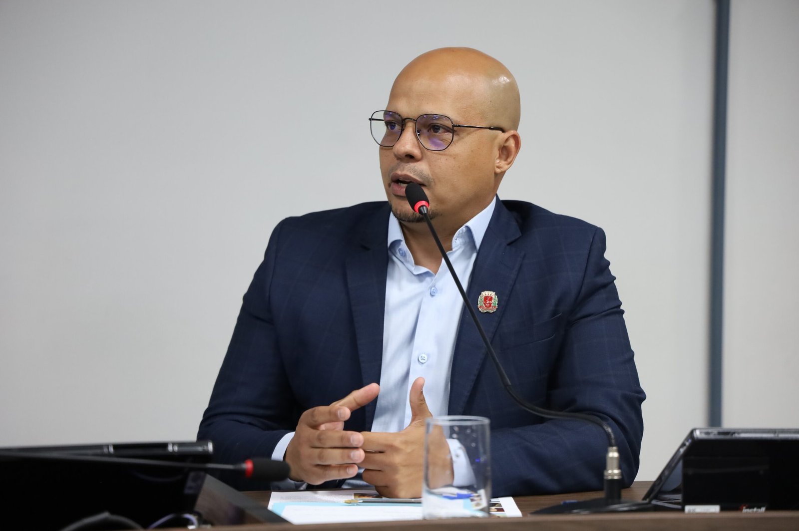 Renan de Angelo questiona valores cobrados pela utilização de áreas esportivas municipais