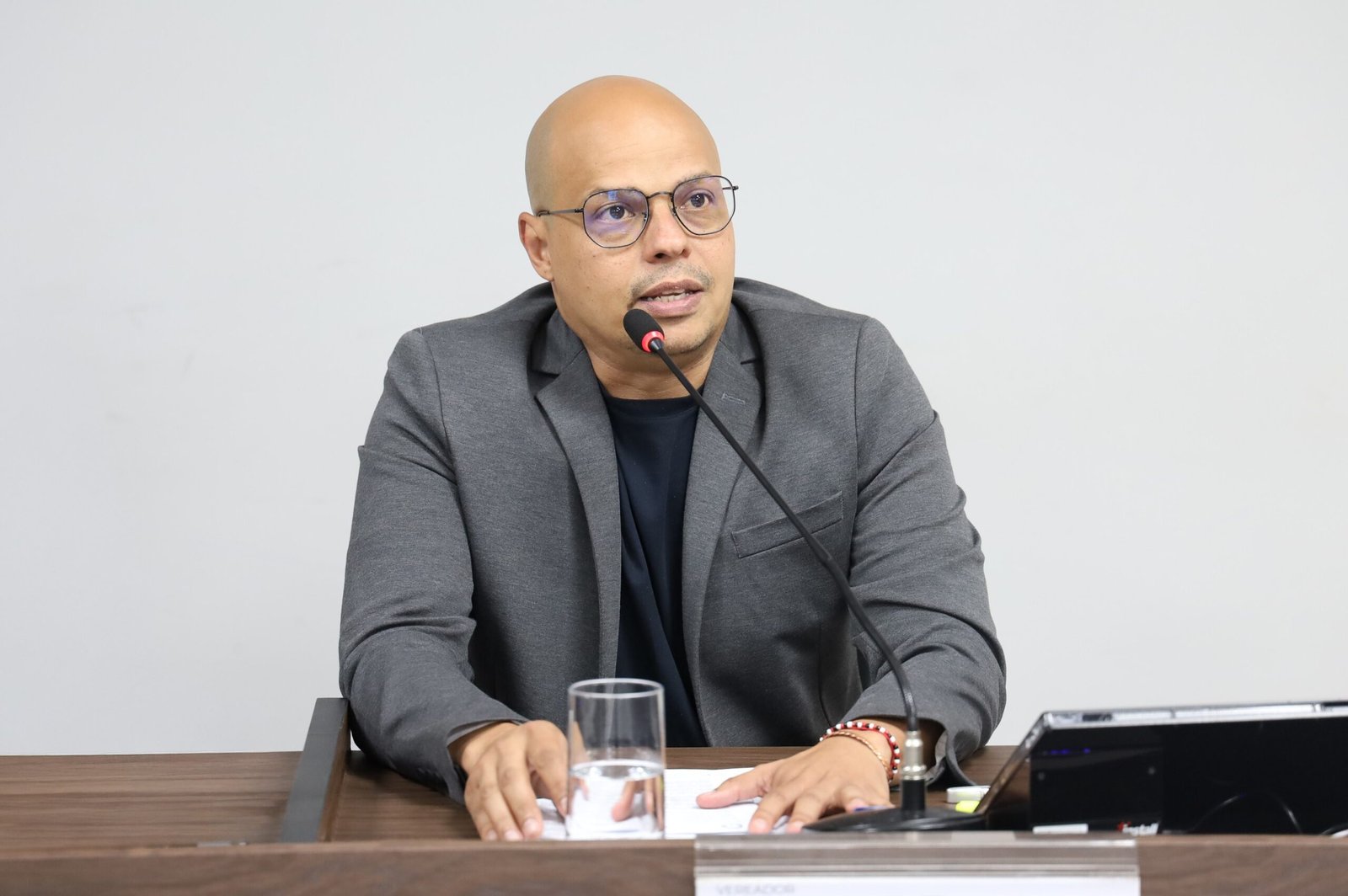 Renan de Angelo pede dados sobre atividade econômica e registros de empresa em Americana
