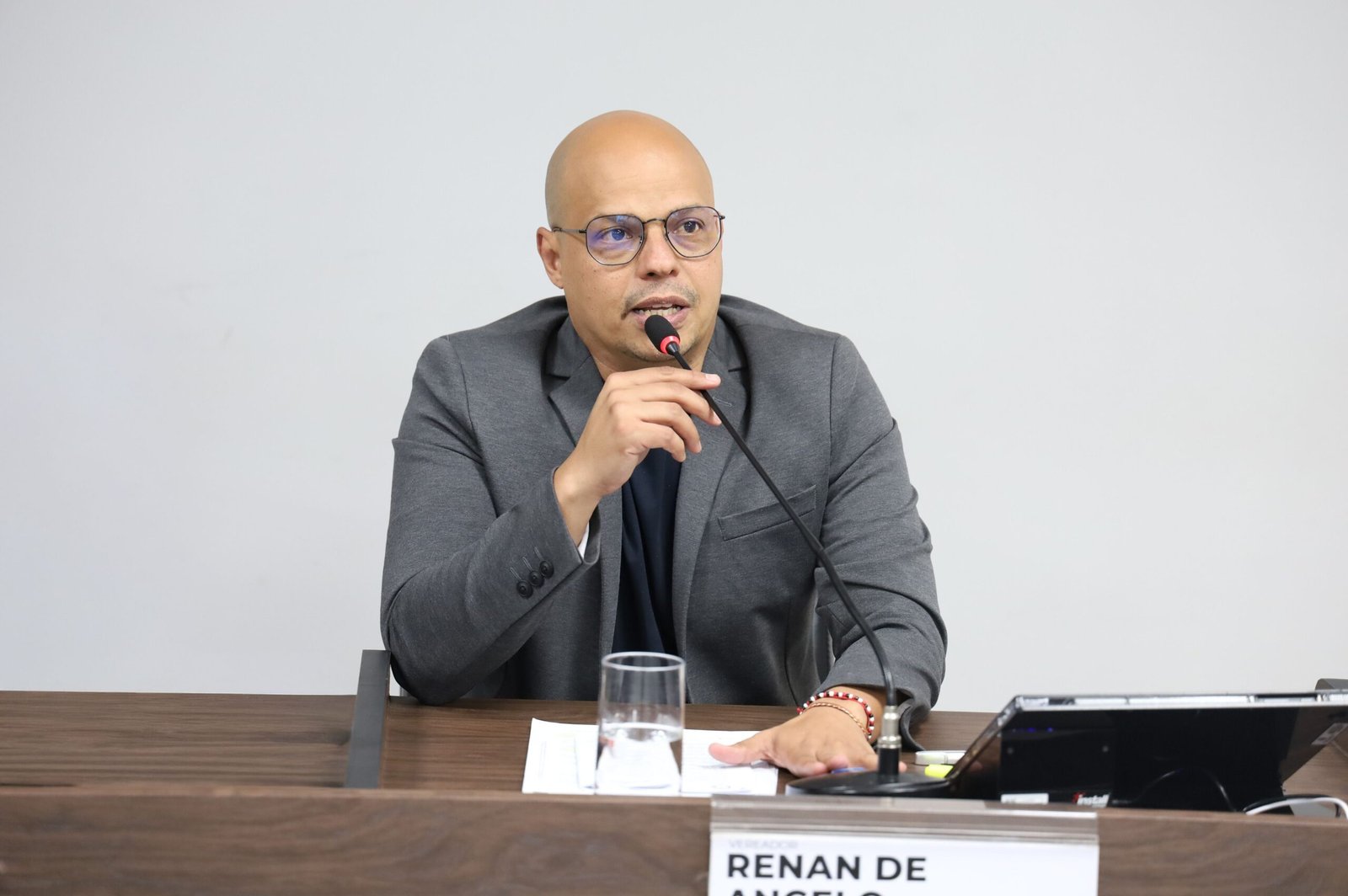 Renan de Angelo solicita vistoria em rede de água do Jardim Guanabara