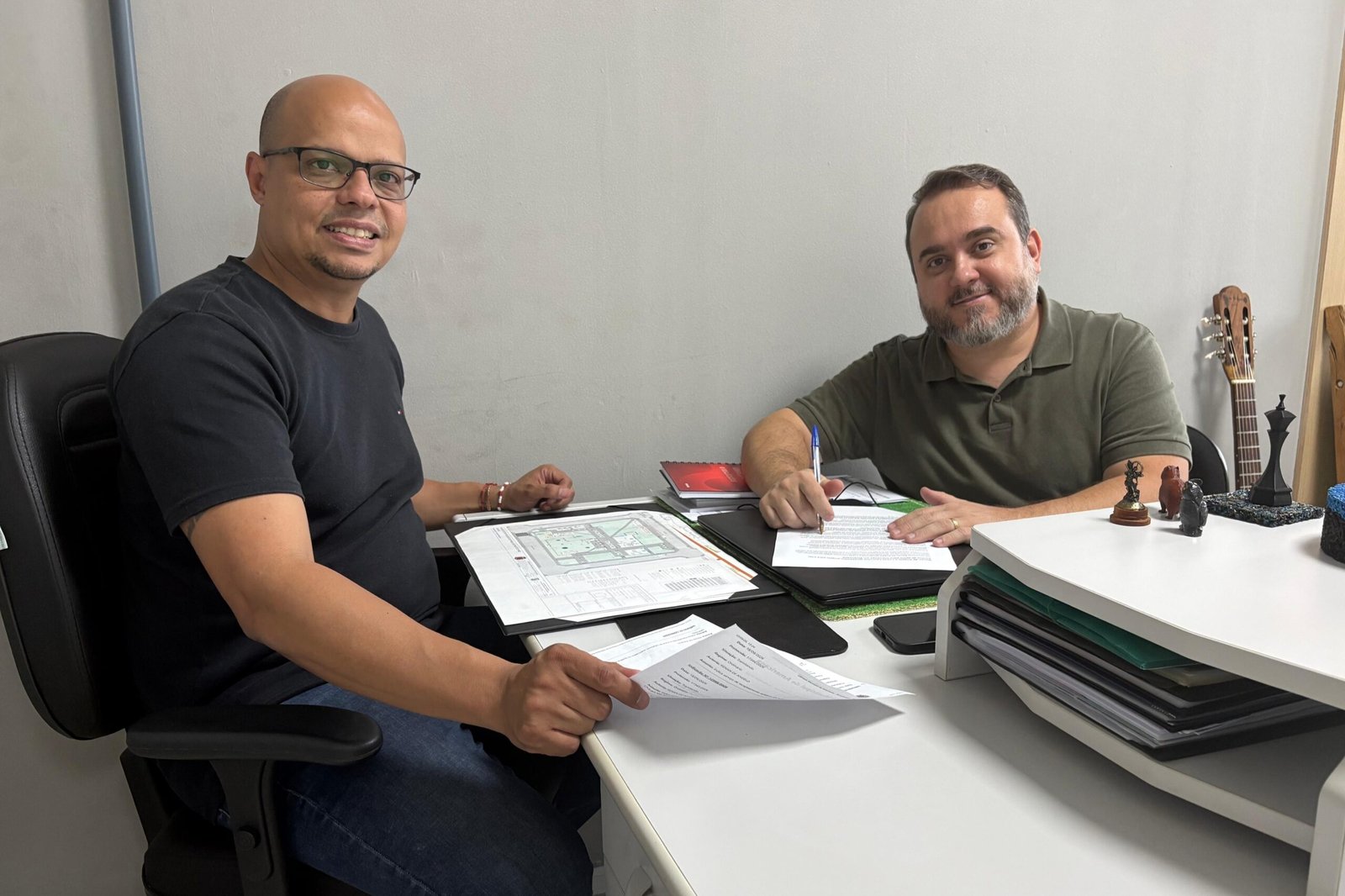Renan de Angelo e Lucas Leoncine propõem criação de pontos de apoio para entregadores em Americana