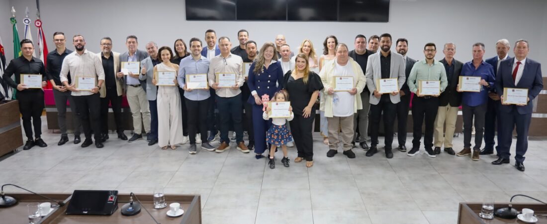 Prêmio Empreendedores Destaque do Ano é entregue pela Câmara em sessão solene