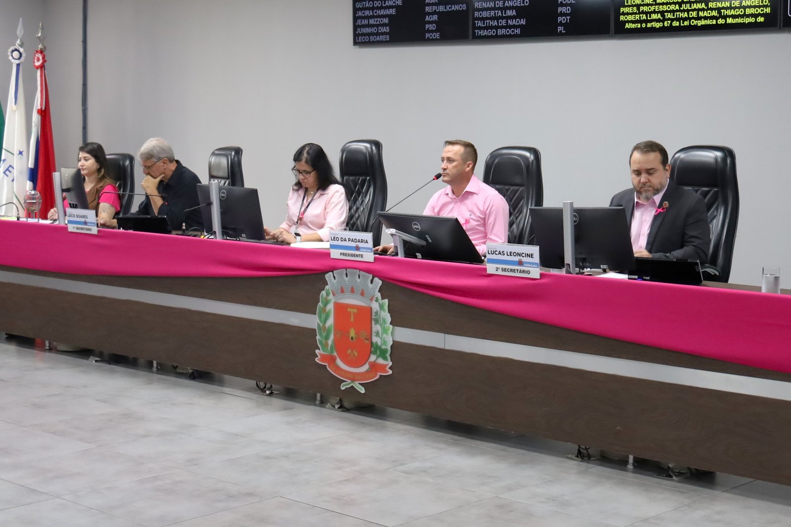 Vereadores aprovam 22 proposituras durante sessão ordinária desta terça-feira (13)