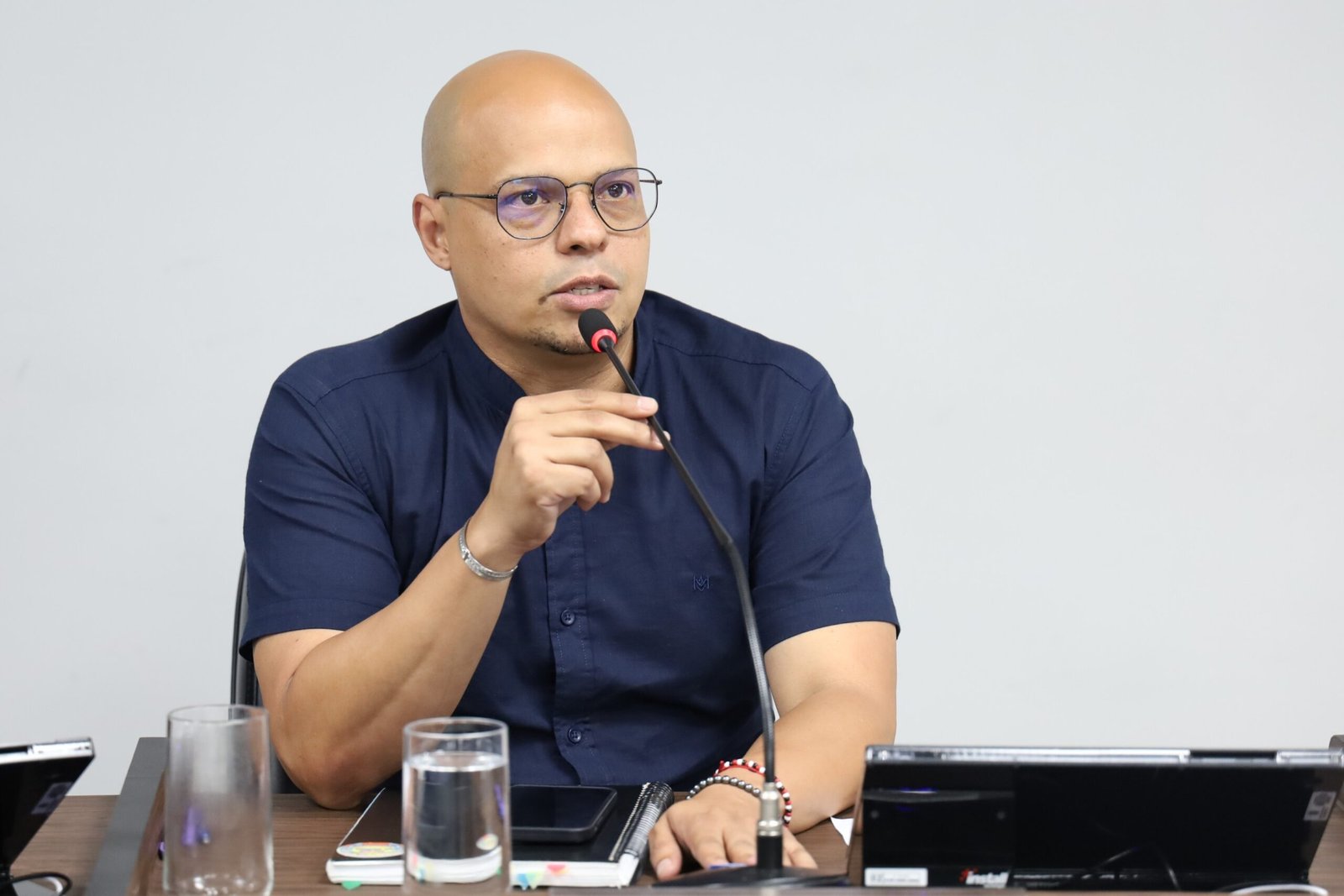 Renan de Angelo solicita execução de operação tapa-buracos na Avenida da Música