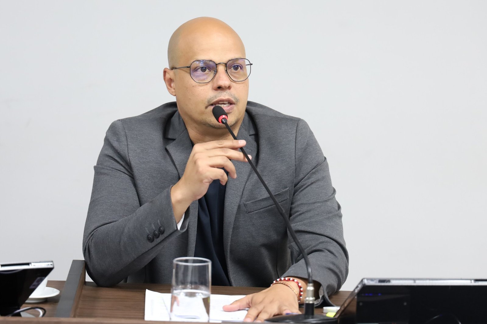 Renan de Angelo pede informações sobre substituição, reforma e realocação de lixeiras em espaços públicos do Jardim Lizandra